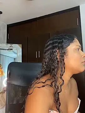 Snapshot of Miaafoxx__ chatting on 03/19/26, 07:29 Miaafoxx online show from 03/19/26, 07:29