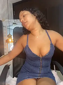 Snapshot of Miaafoxx__ chatting on 03/22/26, 07:28 Miaafoxx online show from 03/22/26, 07:28