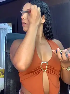 Snapshot of Miaafoxx__ chatting on 04/21/26, 07:28 Miaafoxx online show from 04/21/26, 07:28