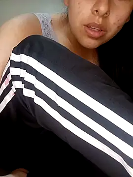 Snapshot of Rosyshadow chatting on 04/15/26, 05:36 Rosyshadow online show from 04/15/26, 05:36