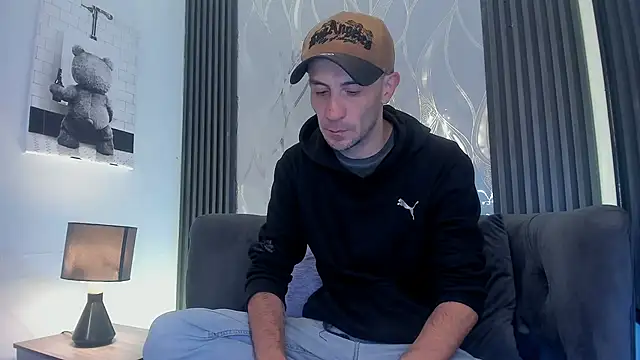 Milanwhite  online show from 02/20/26, 12:05