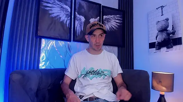 Milanwhite  online show from 02/23/26, 11:40