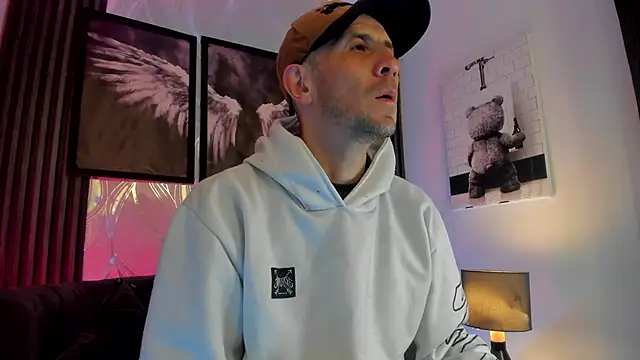 Milanwhite  online show from 02/25/26, 11:31