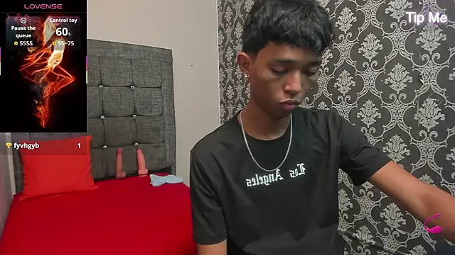 Little Twink19x online show from 04/15/26, 07:21