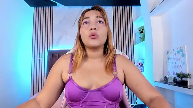 Snapshot of Miia_Grey_ chatting on 03/03/26, 12:44 Miia Grey online show from 03/03/26, 12:44