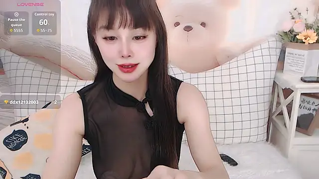 Snapshot of Luckmia333 chatting on 02/25/26, 06:12 Luckmia333 online show from 02/25/26, 06:12