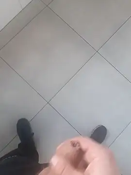 Snapshot of matibam92 chatting on 02/25/26, 01:43 matibam92 online show from 02/25/26, 01:43