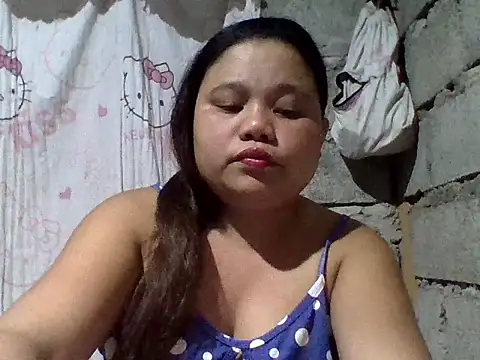 Snapshot of sweetlyn31 chatting on 04/04/26, 12:02 sweetlyn31 online show from 04/04/26, 12:02
