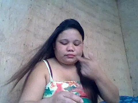 Snapshot of sweetlyn31 chatting on 04/05/26, 10:51 sweetlyn31 online show from 04/05/26, 10:51