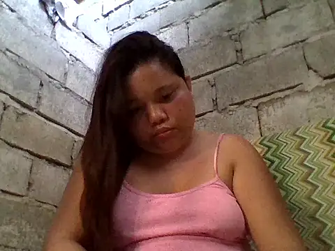 Snapshot of sweetlyn31 chatting on 04/06/26, 10:22 sweetlyn31 online show from 04/06/26, 10:22