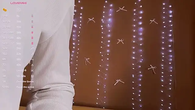 Snapshot of SoraCat chatting on 03/26/26, 12:33 SoraCat online show from 03/26/26, 12:33