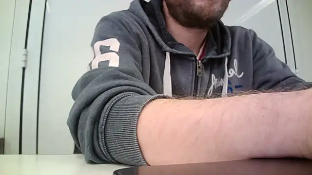 Snapshot of truble78 chatting on 04/09/26, 09:26 truble78 online show from 04/09/26, 09:26