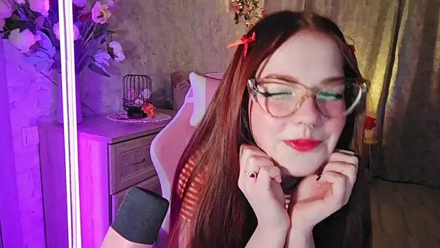 Snapshot of EllaHughess chatting on 03/08/26, 10:24 EllaHughess online show from 03/08/26, 10:24