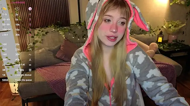 Snapshot of linaloon chatting on 04/25/26, 07:55 linaloon online show from 04/25/26, 07:55