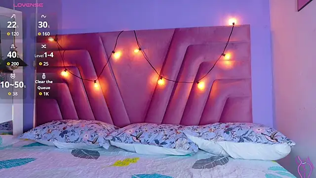 Snapshot of naughtyyindiann chatting on 04/18/26, 02:59 naughtyyindiann online show from 04/18/26, 02:59