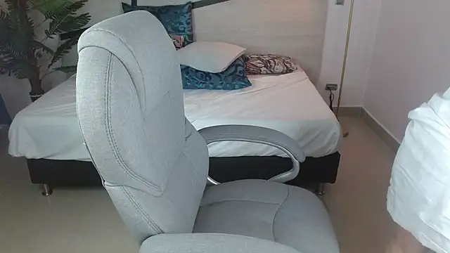 Snapshot of Anne_blake chatting on 03/18/26, 01:58 Anne blake online show from 03/18/26, 01:58