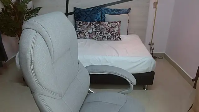 Snapshot of Anne_blake chatting on 04/07/26, 12:16 Anne blake online show from 04/07/26, 12:16