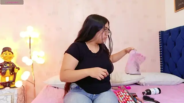 curvybuffgirllll online show from 07/15/26, 07:52