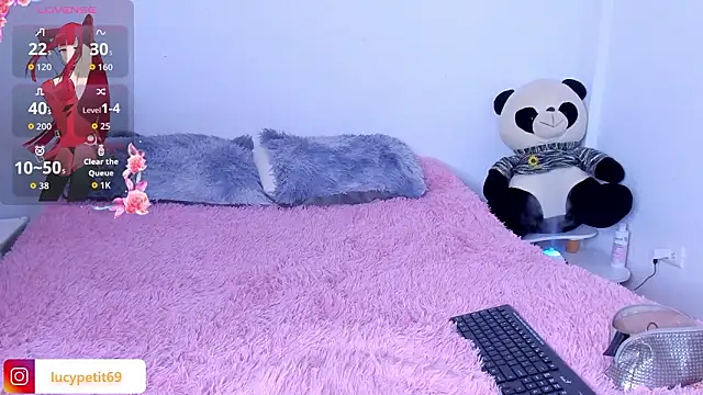 Snapshot of lucy_blush chatting on 03/12/26, 01:06 lucy blush online show from 03/12/26, 01:06