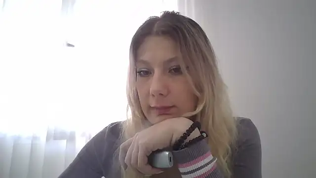 Snapshot of Foxy_Bright chatting on 02/28/26, 12:39 Foxy Bright online show from 02/28/26, 12:39