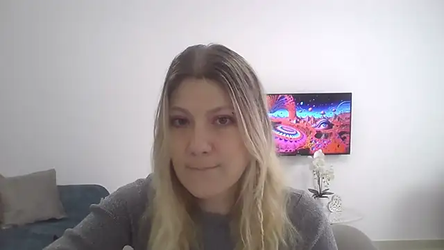 Snapshot of Foxy_Bright chatting on 03/03/26, 12:44 Foxy Bright online show from 03/03/26, 12:44