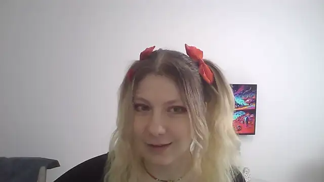 Snapshot of Foxy_Bright chatting on 03/04/26, 12:44 Foxy Bright online show from 03/04/26, 12:44