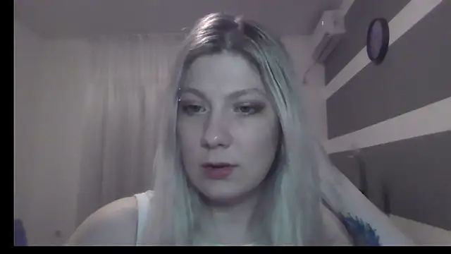 Snapshot of Foxy_Bright chatting on 03/14/26, 08:03 Foxy Bright online show from 03/14/26, 08:03