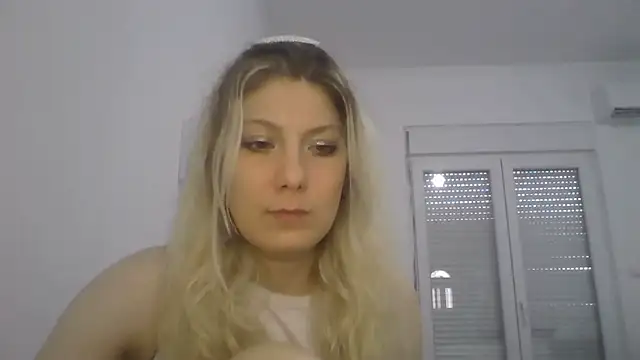 Snapshot of Foxy_Bright chatting on 03/28/26, 01:22 Foxy Bright online show from 03/28/26, 01:22