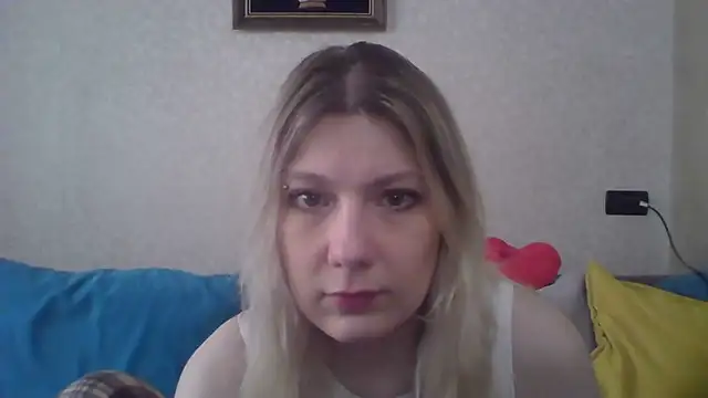 Snapshot of Foxy_Bright chatting on 04/20/26, 09:45 Foxy Bright online show from 04/20/26, 09:45