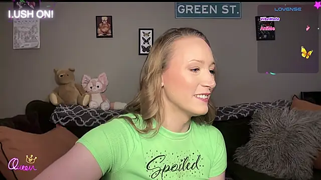 Snapshot of greenxxxqueen chatting on 03/18/26, 12:47 greenxxxqueen online show from 03/18/26, 12:47