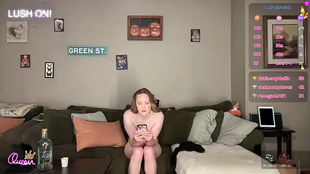 Snapshot of greenxxxqueen chatting on 04/26/26, 04:32 greenxxxqueen online show from 04/26/26, 04:32