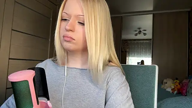 Snapshot of JeneeBIanks chatting on 03/15/26, 12:44 JeneeBIanks online show from 03/15/26, 12:44