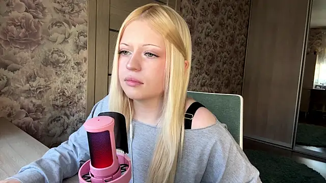 Snapshot of JeneeBIanks chatting on 03/22/26, 12:08 JeneeBIanks online show from 03/22/26, 12:08