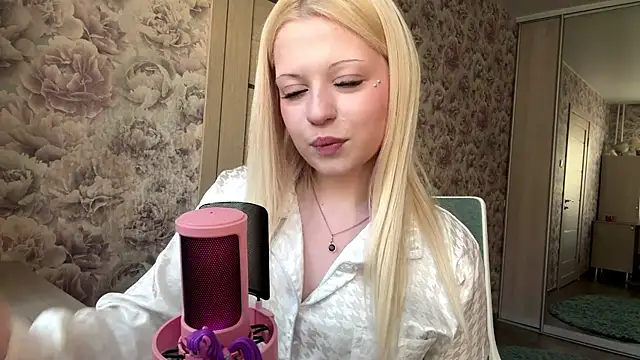 Snapshot of JeneeBIanks chatting on 04/03/26, 12:14 JeneeBIanks online show from 04/03/26, 12:14