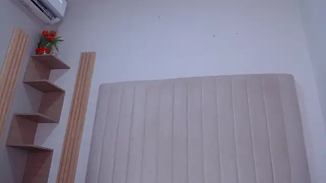 Snapshot of sirena_fuego chatting on 04/14/26, 02:01 sirena fuego online show from 04/14/26, 02:01