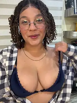 Snapshot of KendyLove_ chatting on 06/11/26, 04:54 KendyLove online show from 06/11/26, 04:54