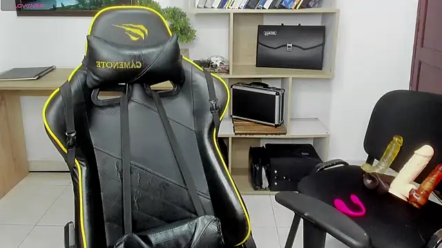 Snapshot of valeriavelasquez chatting on 03/25/26, 09:43 valeriavelasquez online show from 03/25/26, 09:43