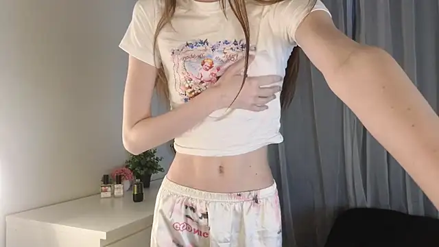 Snapshot of arina_waifu chatting on 04/10/26, 03:17 arina waifu online show from 04/10/26, 03:17