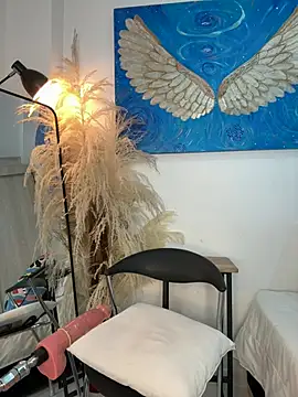Viictoria-Jones online show from 05/04/26, 10:00