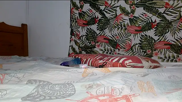 Snapshot of smallvioleta69 chatting on 04/05/26, 04:37 smallvioleta69 online show from 04/05/26, 04:37