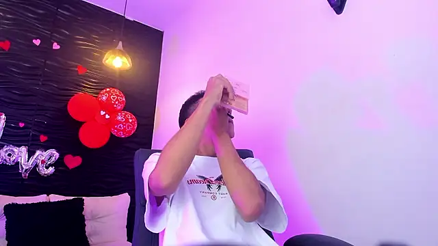 Snapshot of dominicjonnes chatting on 03/13/26, 10:16 dominicjonnes online show from 03/13/26, 10:16