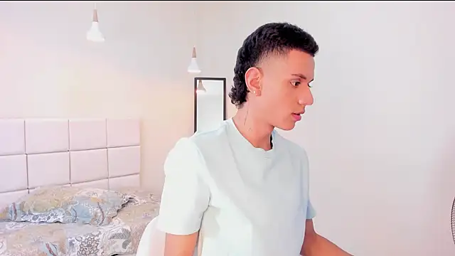 Snapshot of dominicjonnes chatting on 04/14/26, 09:10 dominicjonnes online show from 04/14/26, 09:10