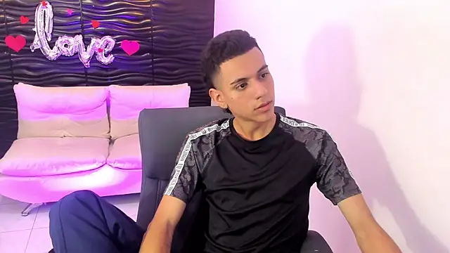 Snapshot of dominicjonnes chatting on 04/15/26, 07:58 dominicjonnes online show from 04/15/26, 07:58