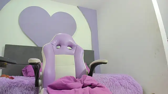 Snapshot of karola_cute_ chatting on 03/27/26, 08:26 karola cute online show from 03/27/26, 08:26