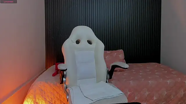 Snapshot of karola_cute_ chatting on 04/21/26, 10:21 karola cute online show from 04/21/26, 10:21