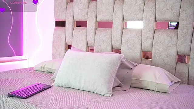 Fernanda thail  online show from 03/07/26, 07:44