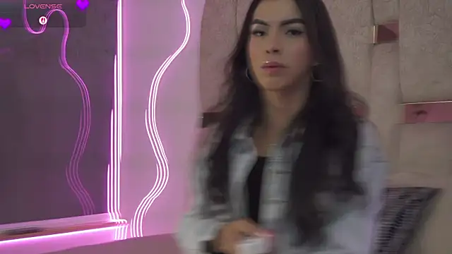 Fernanda thail  online show from 03/24/26, 07:19