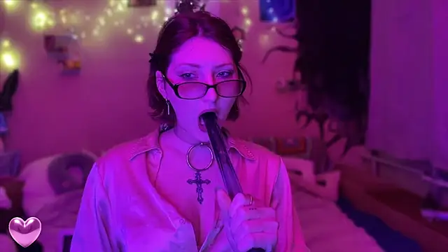 Snapshot of VelvetLiquorrr chatting on 02/25/26, 02:54 VelvetLiquorrr online show from 02/25/26, 02:54