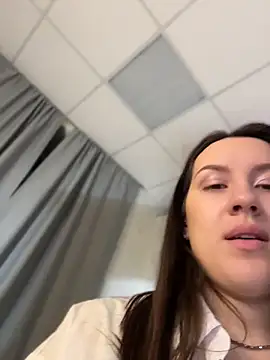 Snapshot of asti_bubbles chatting on 04/16/26, 01:28 asti bubbles online show from 04/16/26, 01:28