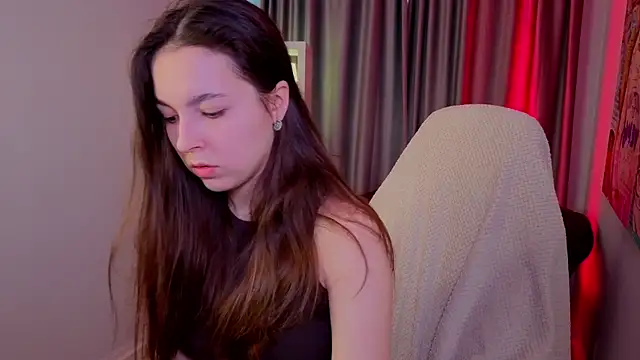 Snapshot of BellaThery chatting on 07/11/26, 04:48 BellaThery online show from 07/11/26, 04:48